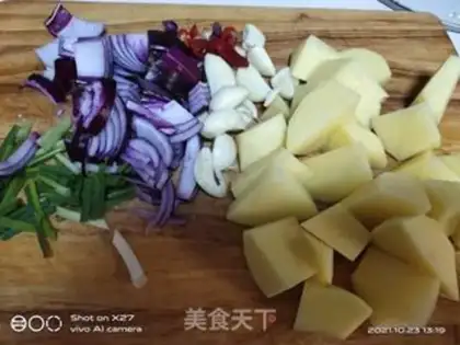 Make Potato onion chicken step 0