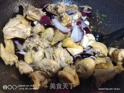 Make Potato onion chicken step 3