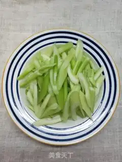 Make The Celery Lily step 0