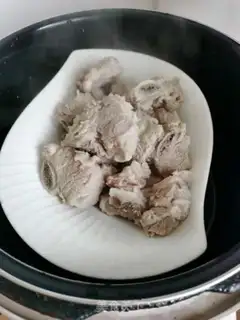 Make Scrambled pork step 1