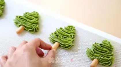 Make California raisin tree cookies step 4