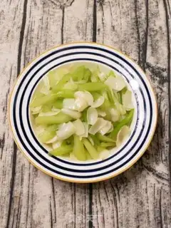 Make The Celery Lily step 9