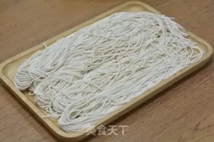 Make Five bouquets of bean noodles step 2