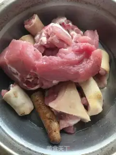 Make Burn the tail of a pig step 0