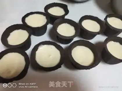 Make Full egg cupcakes step 4