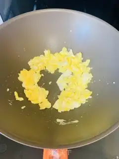 Make Tomato egg spinach noodles step 0