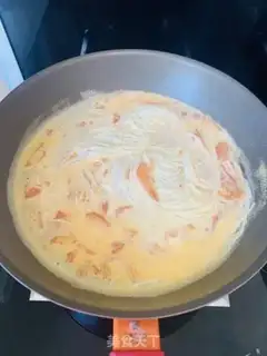 Make Tomato egg spinach noodles step 2