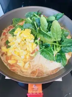Make Tomato egg spinach noodles step 3