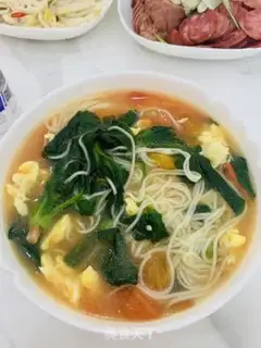 Make Tomato egg spinach noodles step 5