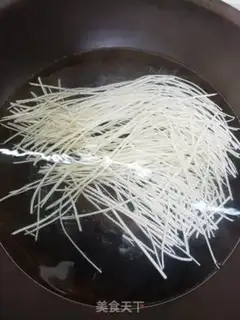 Make A bowl of yin noodles step 2