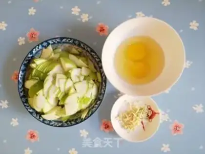 Make Scrambled eggs step 1
