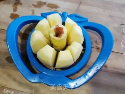 Make Apple pumpkin steamed red dates step 0