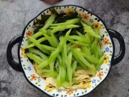 Make ♪ Little sea with celery ♪ step 4