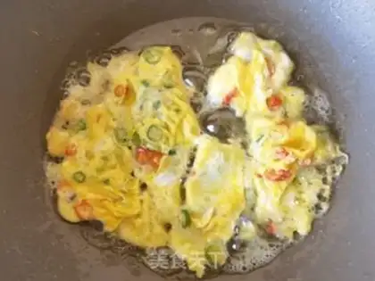 Make Cream pepper egg fried rice step 5
