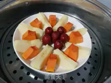 Make Apple pumpkin steamed red dates step 3