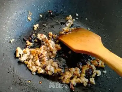 Make Garlic platinum sauce and pastrami step 4