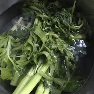 Make Celery leaves step 0