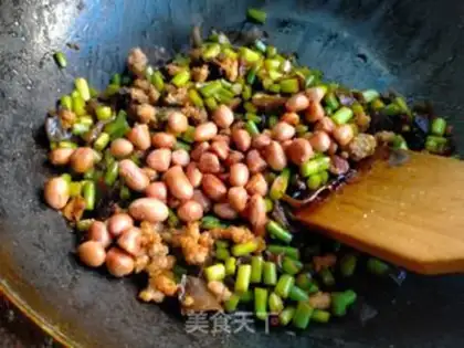 Make Garlic platinum sauce and pastrami step 6