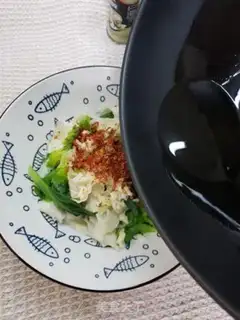 Make Quick-hand pepper oil on the face step 4