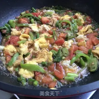 Make Garlic tomato egg noodles step 8