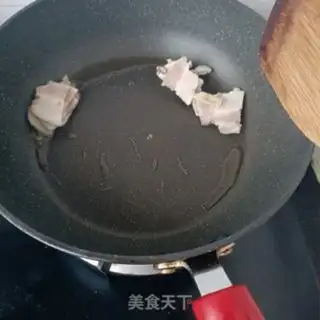 Make Go back to the pot and fry the pepper step 4