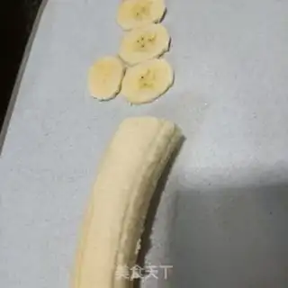 Make Banana monkeys with yogurt step 1