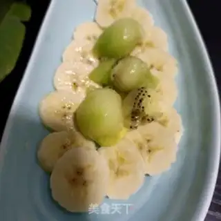 Make Banana monkeys with yogurt step 4