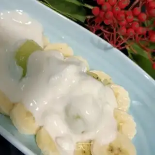 Make Banana monkeys with yogurt step 5