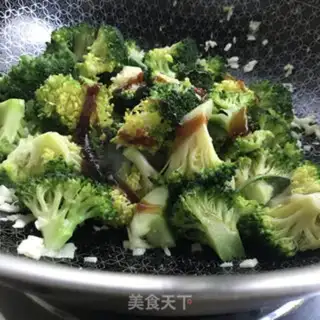 Make Tea and oil and broccoli step 3