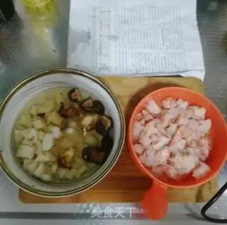 Make The mushrooms burst into red shrimp step 3