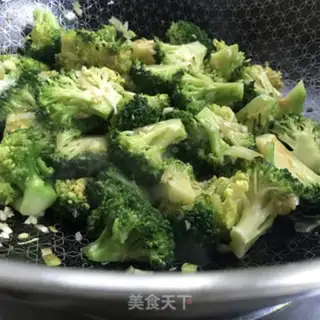 Make Tea and oil and broccoli step 4