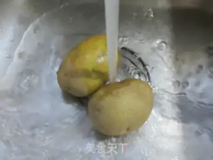 Make Spud potatoes with mushroom sauce step 1
