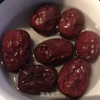 Make Western cucumber date walnuts step 2