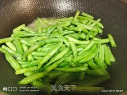 Make Five flowers and four beans step 3