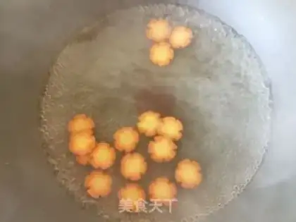 Make Carrot cucumbers with sea cucumber step 1