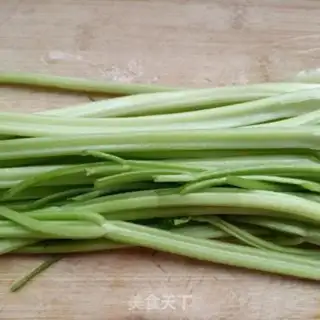Make Onion celery fried sausage step 0