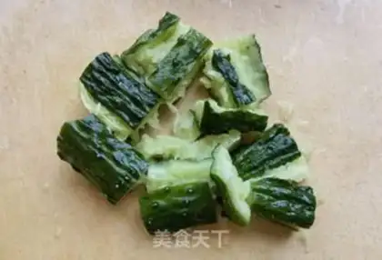 Make Carrot cucumbers with sea cucumber step 4