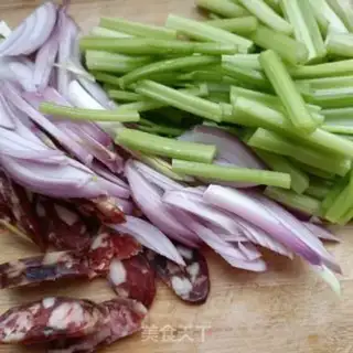 Make Onion celery fried sausage step 2