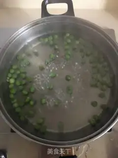 Make Weenie egg fried rice step 4