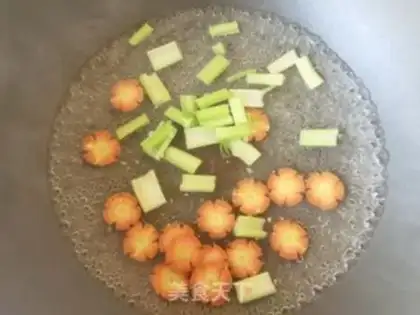 Make Carrot celery with sea cucumber step 2