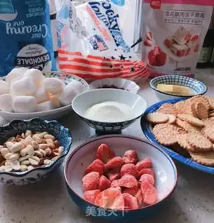 Make Strawberry souffle step 0