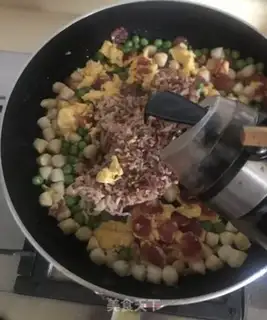 Make Weenie egg fried rice step 10