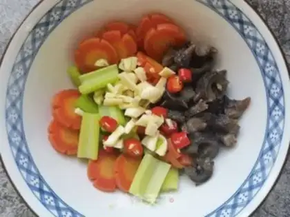 Make Carrot celery with sea cucumber step 6