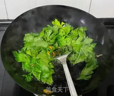 Make Celery leaves and fried eggs step 4
