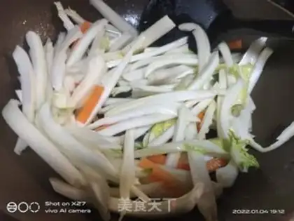 Make Jealousy cabbage with carrots step 1