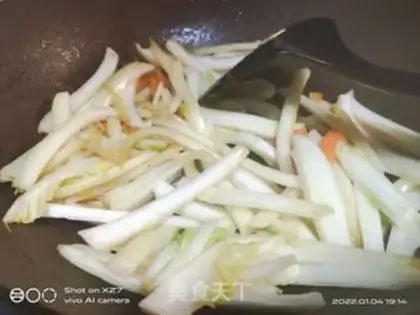 Make Jealousy cabbage with carrots step 4