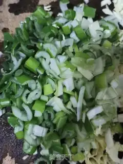 Make Plumbing onion fried eggs step 1
