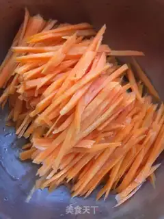 Make Carrot onion fried meat step 2
