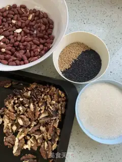 Make walnut sesame peanut sugar step 0