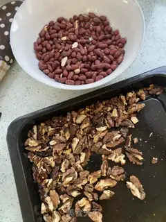 Make walnut sesame peanut sugar step 2